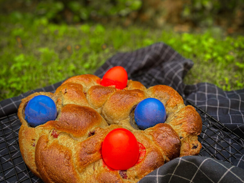 Healthy Braided Easter Bread with Raisins (Pane Di Pasqua)