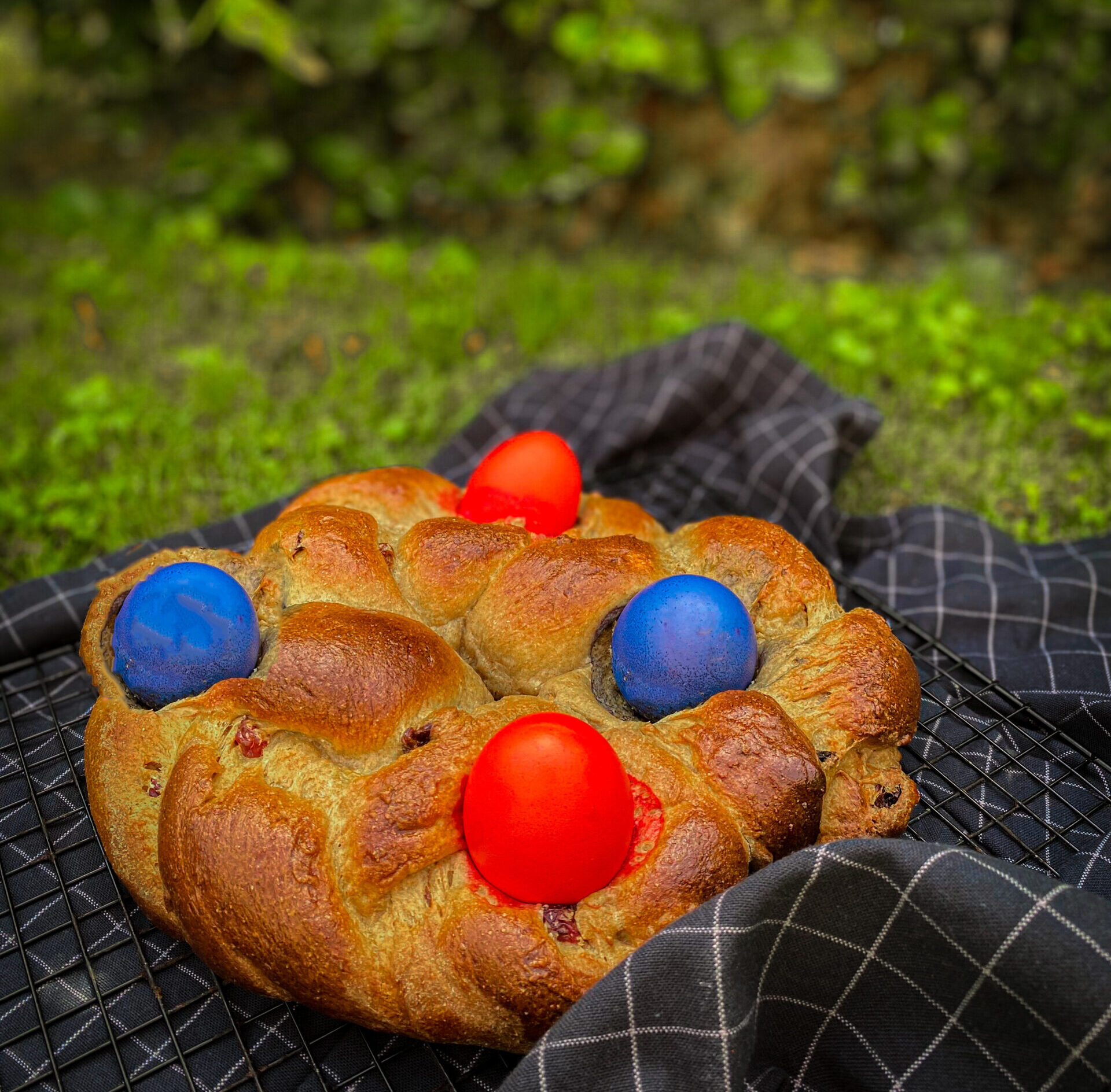 Healthy Braided Easter Bread with Raisins (Pane Di Pasqua)